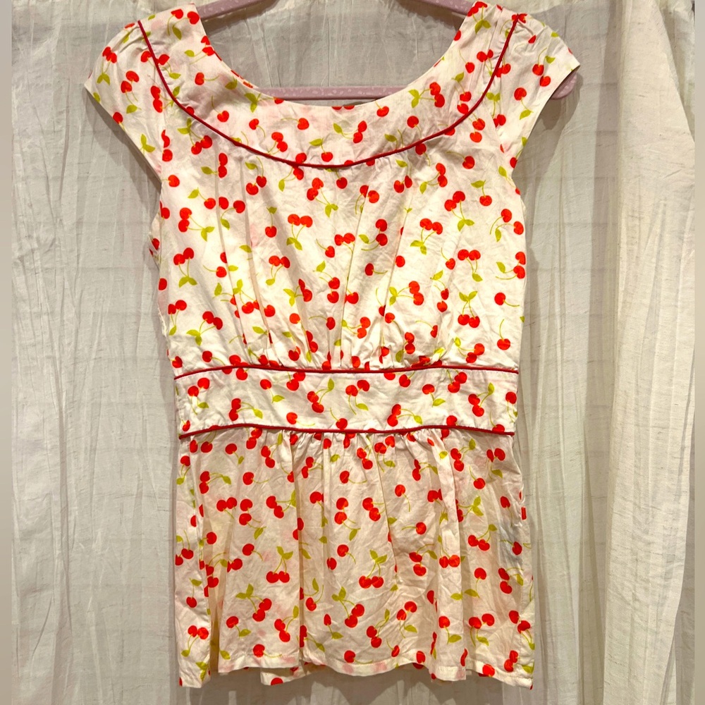 VINTAGE 🍒 CHERRY top with crystal backing deadstock! Size small